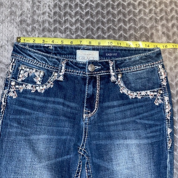 Grace in LA Easy Fit Jeans with Embroidered Pockets and belt loops.  Size 28 - Picture 12 of 12